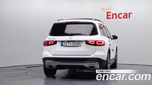 Mercedes-Benz GLB-Class GLB220