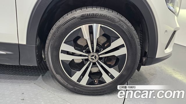 Mercedes-Benz GLB-Class GLB220