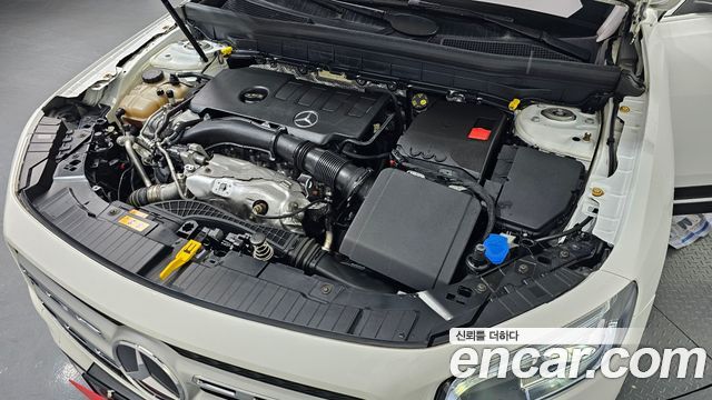 Mercedes-Benz GLB-Class GLB220