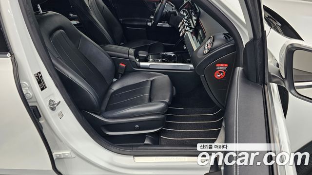Mercedes-Benz GLB-Class GLB220