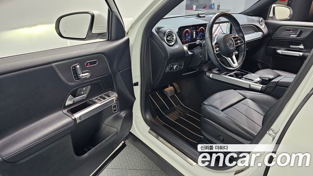 Mercedes-Benz GLB-Class GLB220