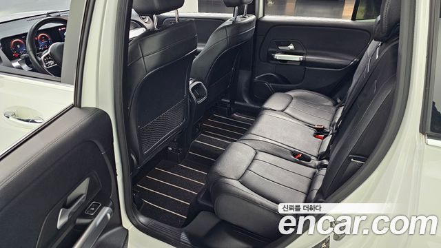 Mercedes-Benz GLB-Class GLB220