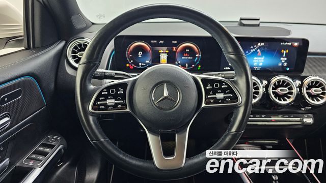 Mercedes-Benz GLB-Class GLB220