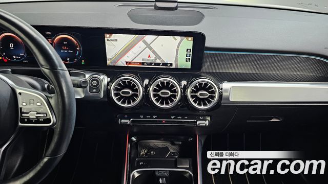 Mercedes-Benz GLB-Class GLB220
