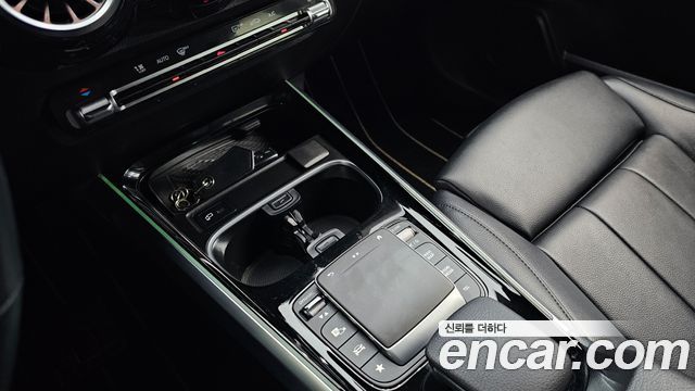 Mercedes-Benz GLB-Class GLB220