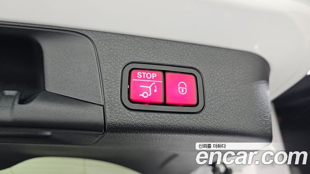 Mercedes-Benz GLB-Class GLB220