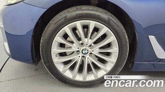BMW 5-Series 523d xDrive Luxury