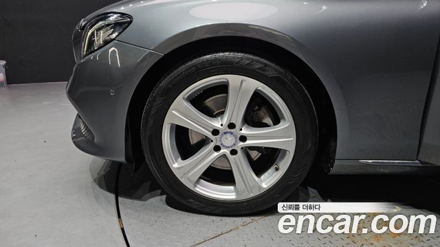 Mercedes-Benz E-Class E200 Avantgarde