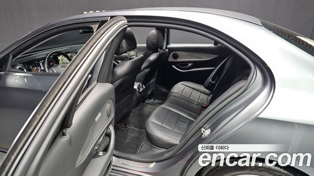 Mercedes-Benz E-Class E200 Avantgarde
