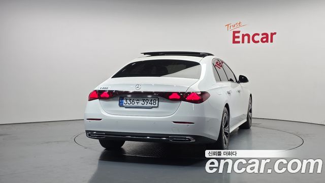 Mercedes-Benz E-Class E200 Avantgarde