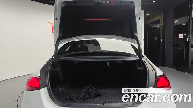 Mercedes-Benz E-Class E200 Avantgarde