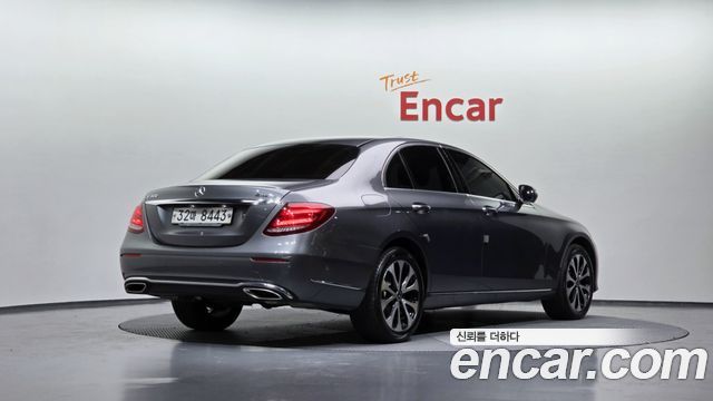 Mercedes-Benz E-Class E300 4MATIC Exclusive