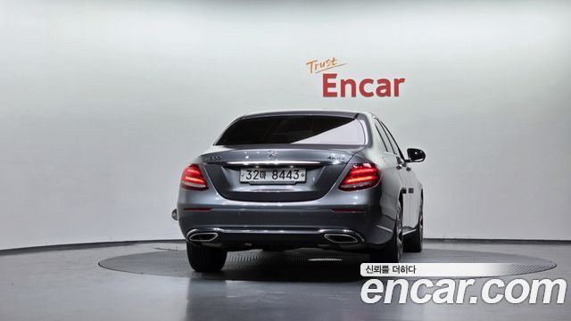 Mercedes-Benz E-Class E300 4MATIC Exclusive