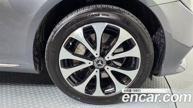 Mercedes-Benz E-Class E300 4MATIC Exclusive