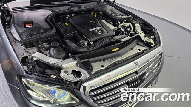 Mercedes-Benz E-Class E300 4MATIC Exclusive