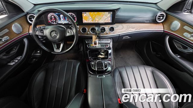 Mercedes-Benz E-Class E300 4MATIC Exclusive