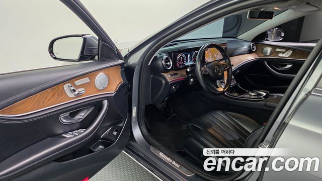 Mercedes-Benz E-Class E300 4MATIC Exclusive