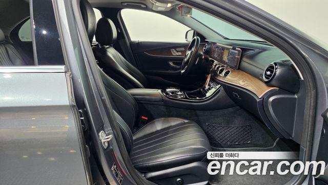 Mercedes-Benz E-Class E300 4MATIC Exclusive
