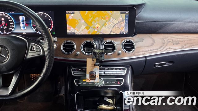 Mercedes-Benz E-Class E300 4MATIC Exclusive