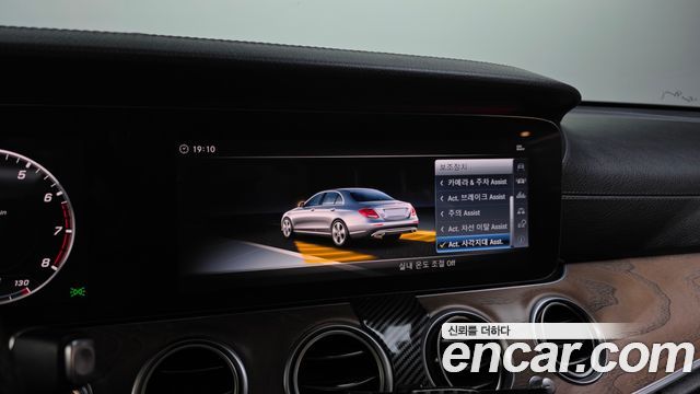 Mercedes-Benz E-Class E300 4MATIC Exclusive