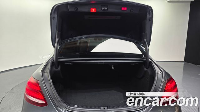 Mercedes-Benz E-Class E300 4MATIC Exclusive
