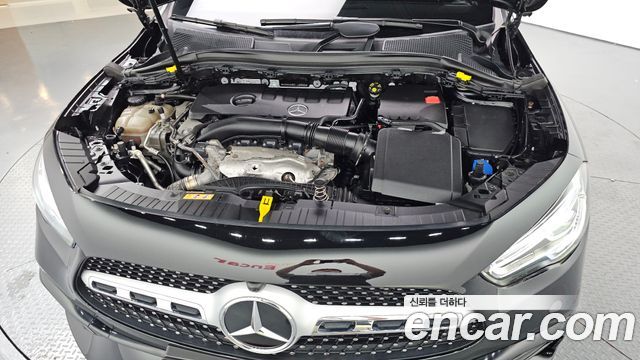Mercedes-Benz GLA-Class GLA250 4MATIC