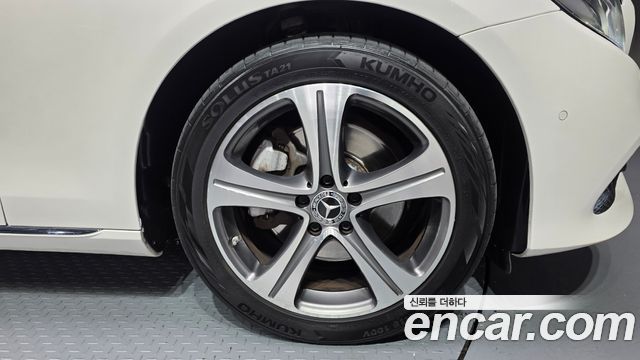 Mercedes-Benz E-Class E220d Avantgarde