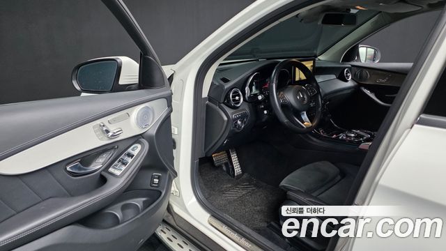 Mercedes-Benz GLC-Class GLC300 4MATIC AMG Line