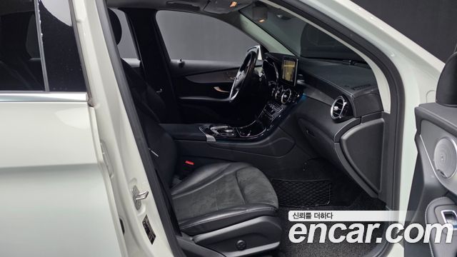Mercedes-Benz GLC-Class GLC300 4MATIC AMG Line