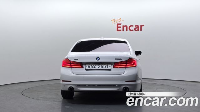 BMW 5-Series 530i xDrive Luxury Plus