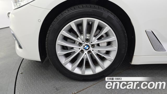 BMW 5-Series 530i xDrive Luxury Plus