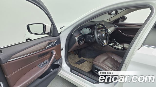 BMW 5-Series 530i xDrive Luxury Plus
