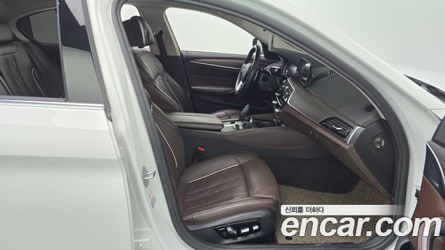 BMW 5-Series 530i xDrive Luxury Plus