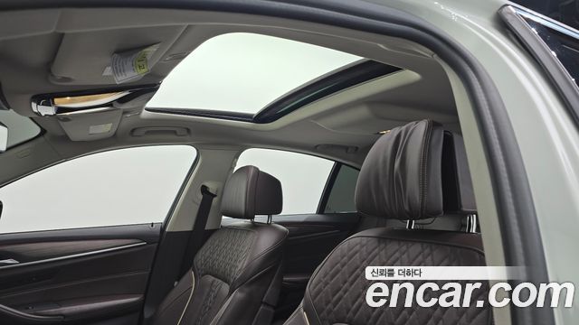 BMW 5-Series 530i xDrive Luxury Plus