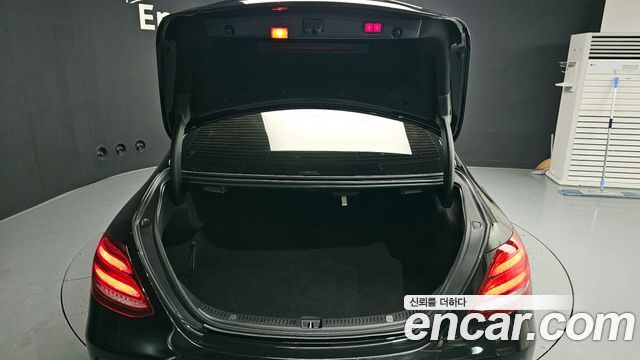 Mercedes-Benz E-Class E350 4MATIC AMG Line