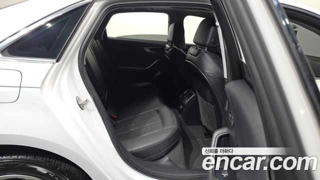 Audi A4 30 TDI Premium