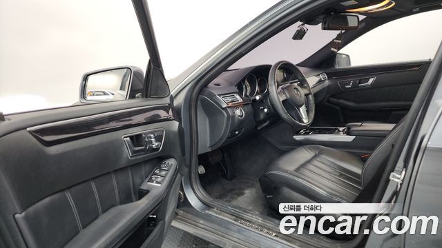 Mercedes-Benz E-Class E300 4MATIC Avantgarde