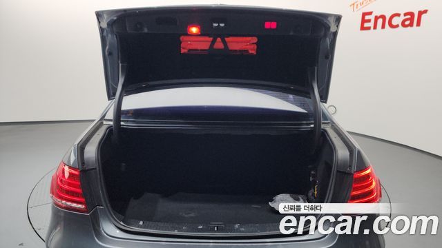 Mercedes-Benz E-Class E300 4MATIC Avantgarde