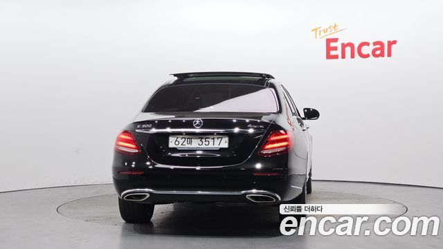 Mercedes-Benz E-Class E300 4MATIC Exclusive