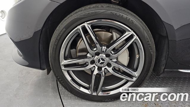 Mercedes-Benz E-Class E300 4MATIC Exclusive