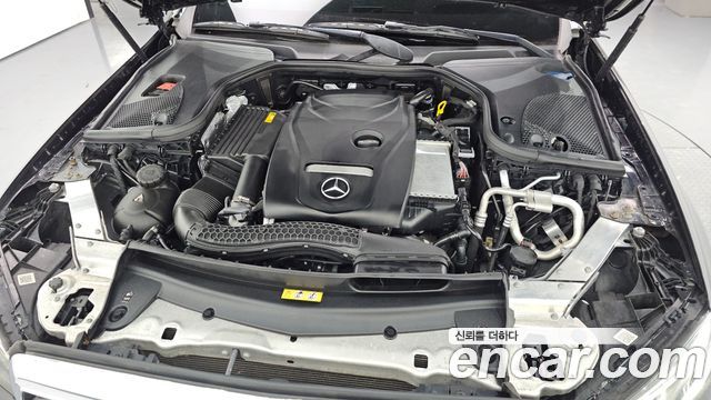 Mercedes-Benz E-Class E300 4MATIC Exclusive