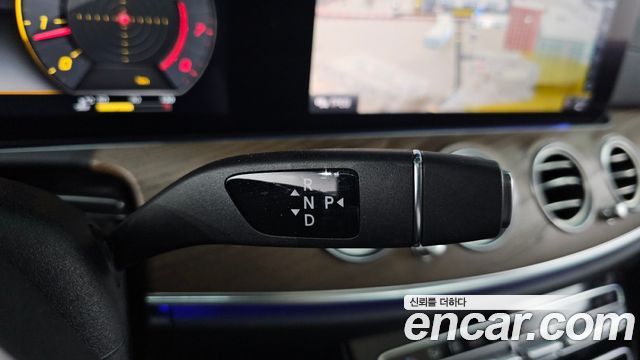 Mercedes-Benz E-Class E300 4MATIC Exclusive