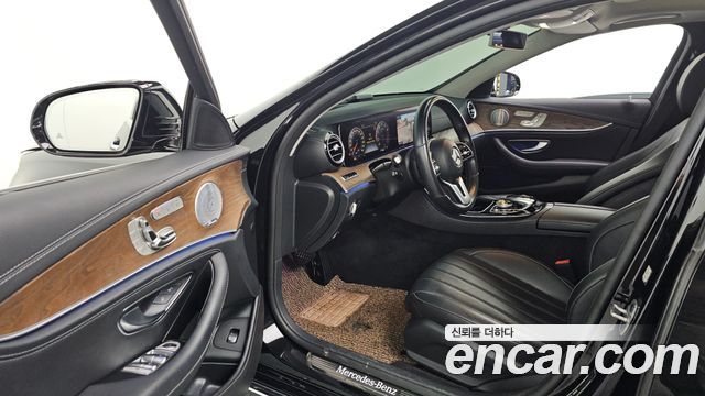 Mercedes-Benz E-Class E300 4MATIC Exclusive