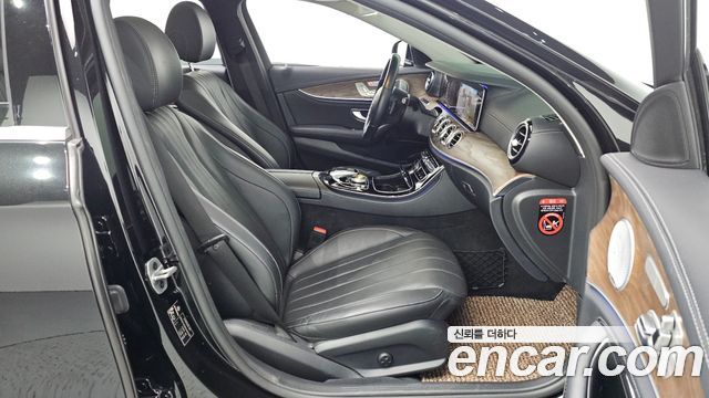 Mercedes-Benz E-Class E300 4MATIC Exclusive