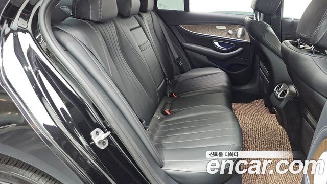 Mercedes-Benz E-Class E300 4MATIC Exclusive