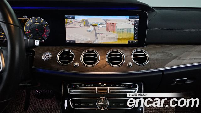 Mercedes-Benz E-Class E300 4MATIC Exclusive