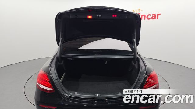Mercedes-Benz E-Class E300 4MATIC Exclusive