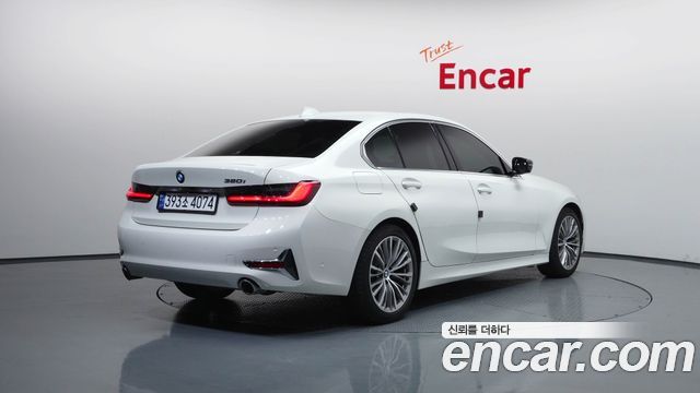 BMW 3-Series 320i Luxury