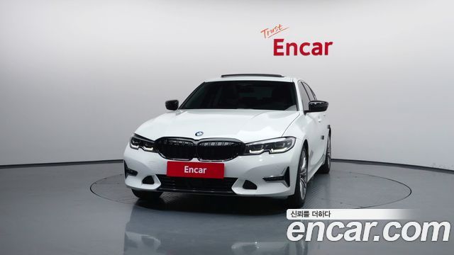 BMW 3-Series 320i Luxury
