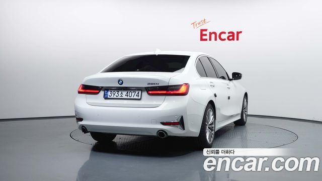 BMW 3-Series 320i Luxury